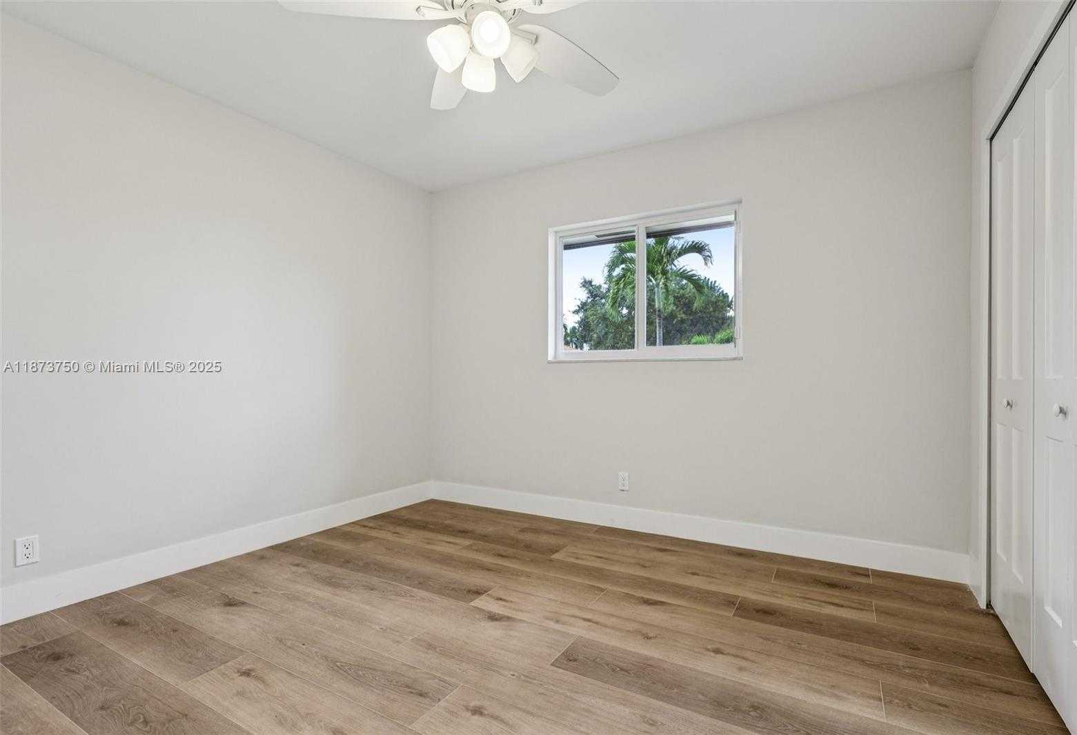 Small Image of 20 WEST TROPICAL WAY, Plantation Number 44