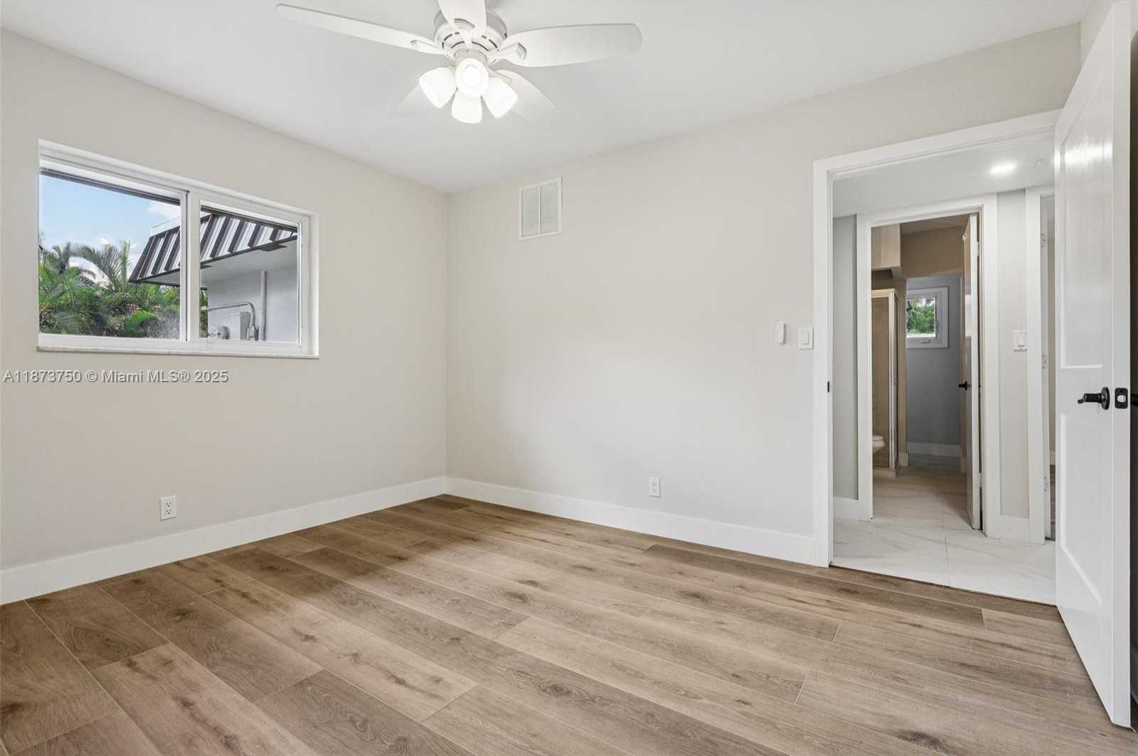 Small Image of 20 WEST TROPICAL WAY, Plantation Number 46