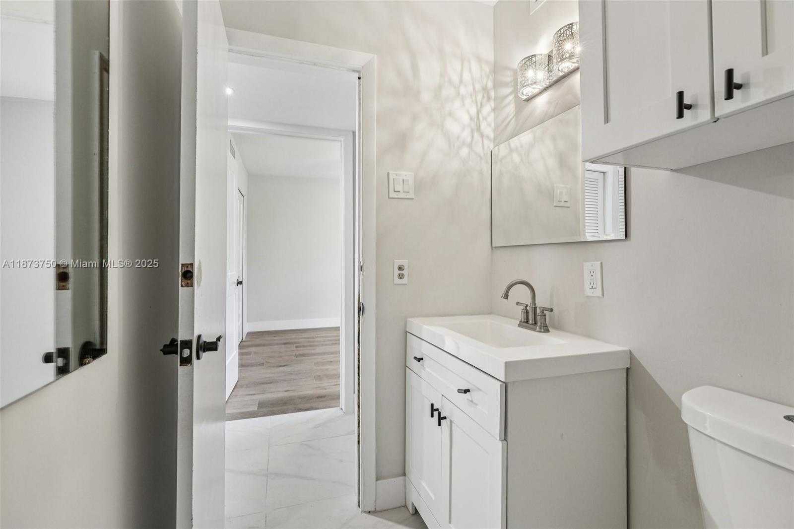 Small Image of 20 WEST TROPICAL WAY, Plantation Number 49