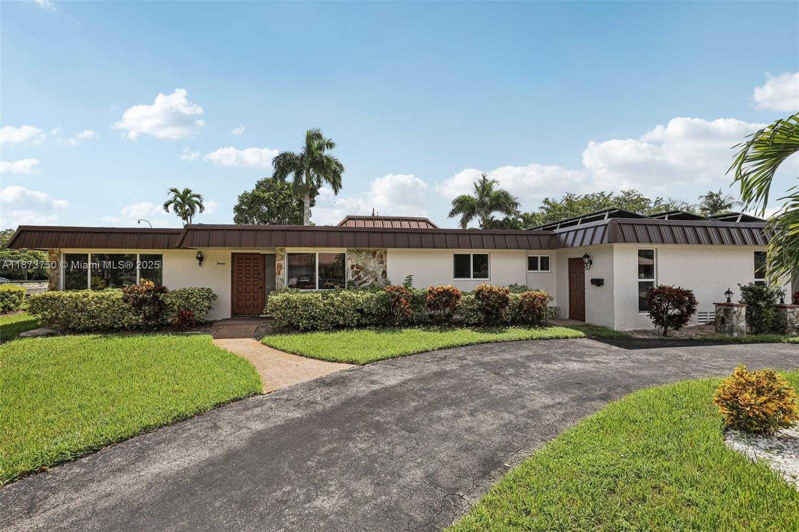 Small Image of 20 WEST TROPICAL WAY, Plantation Number 5