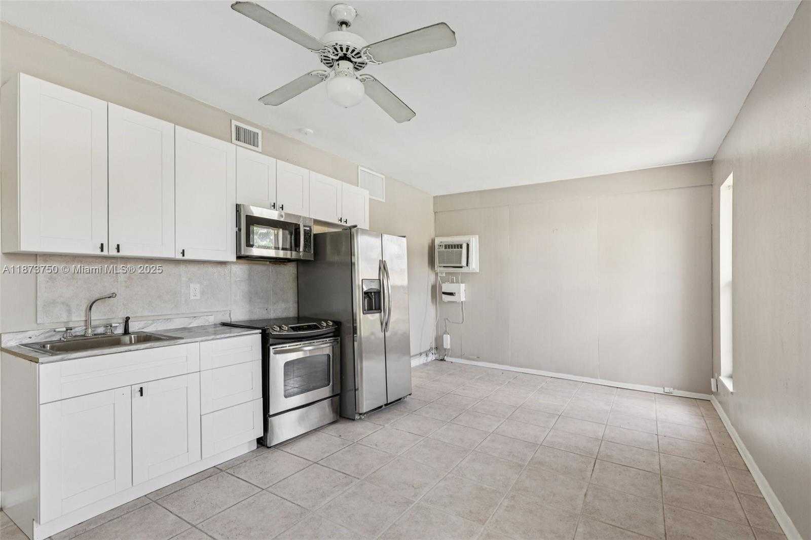 Small Image of 20 WEST TROPICAL WAY, Plantation Number 50