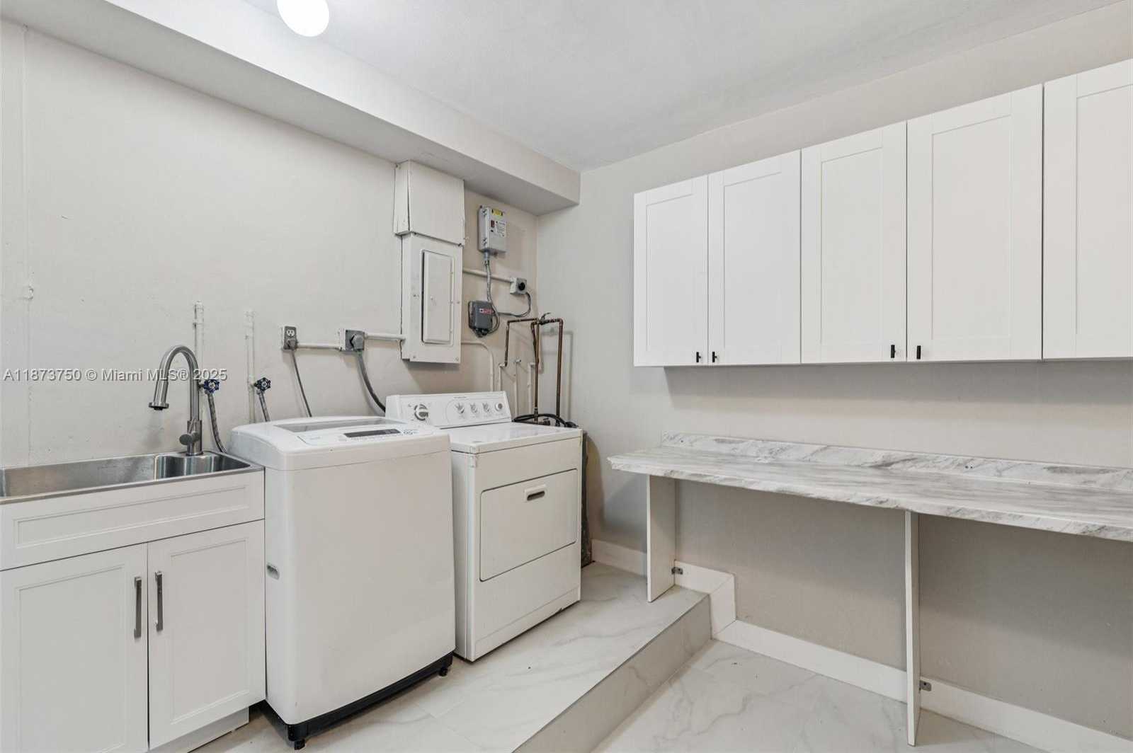 Small Image of 20 WEST TROPICAL WAY, Plantation Number 56