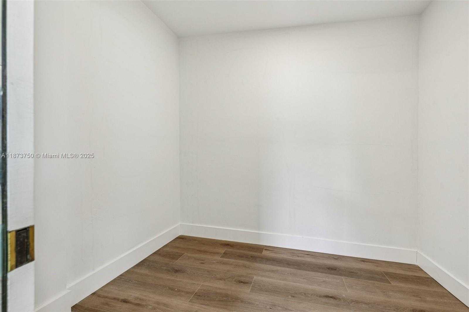 Small Image of 20 WEST TROPICAL WAY, Plantation Number 66