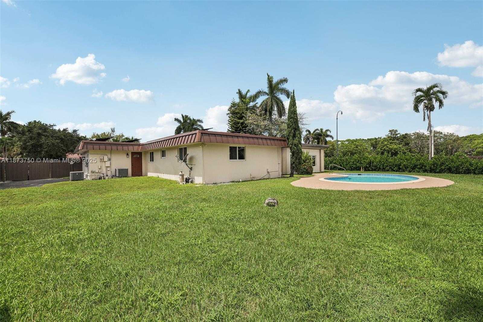 Small Image of 20 WEST TROPICAL WAY, Plantation Number 67