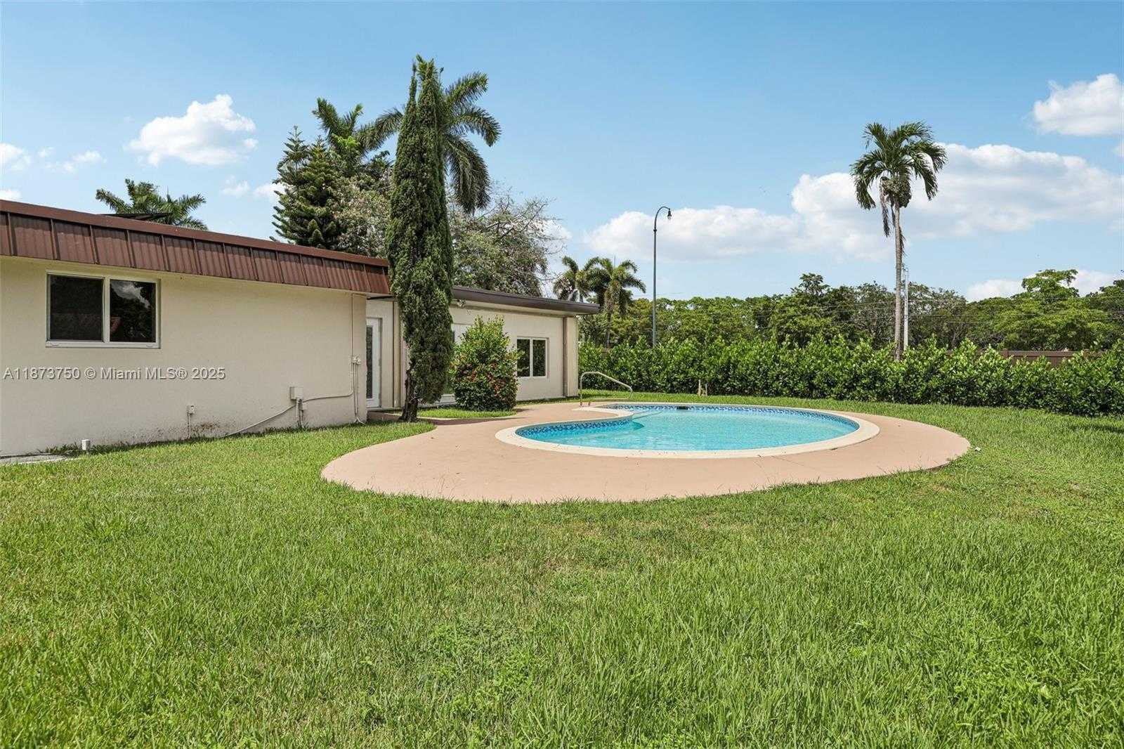 Small Image of 20 WEST TROPICAL WAY, Plantation Number 68