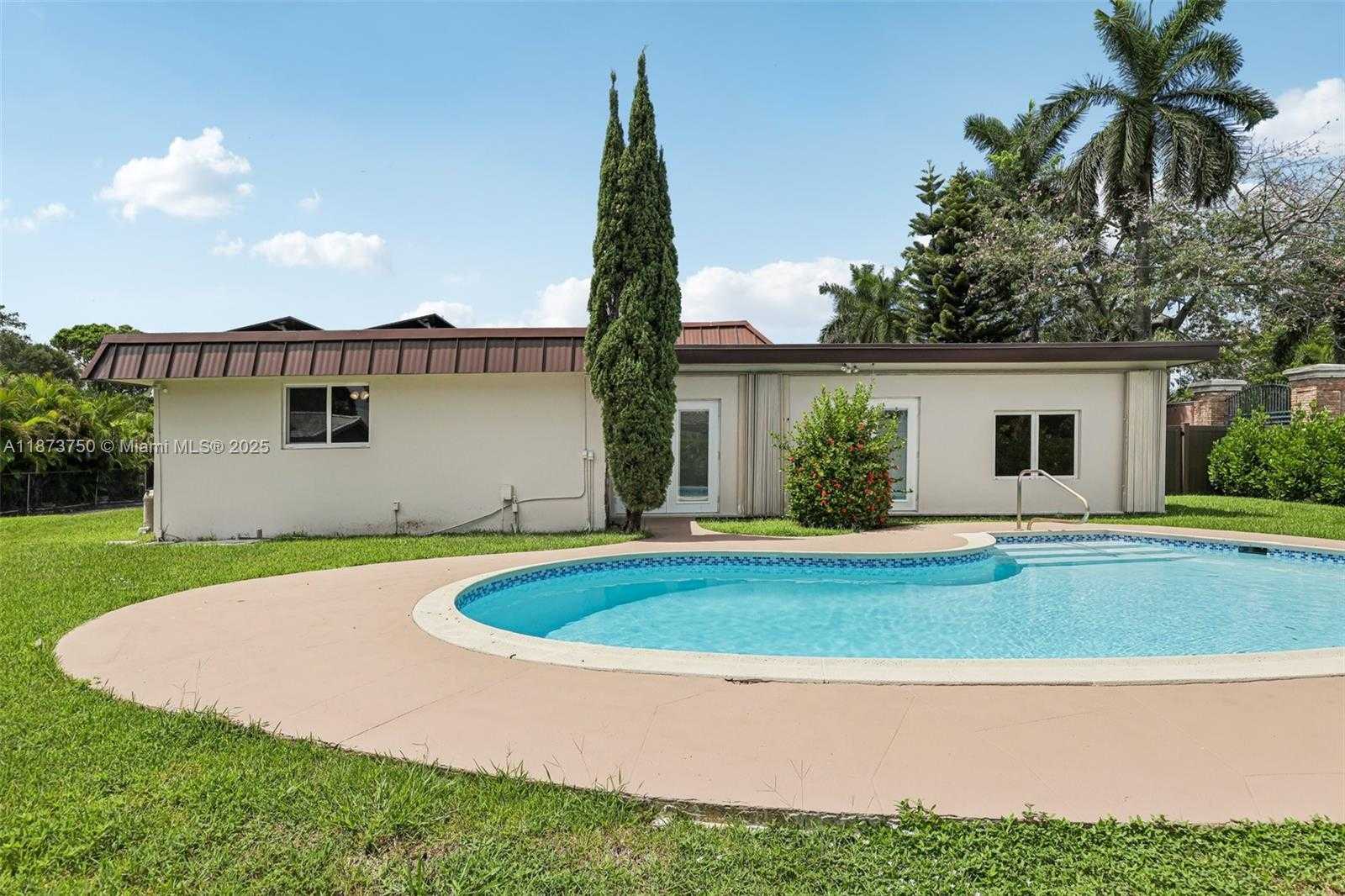 Small Image of 20 WEST TROPICAL WAY, Plantation Number 69