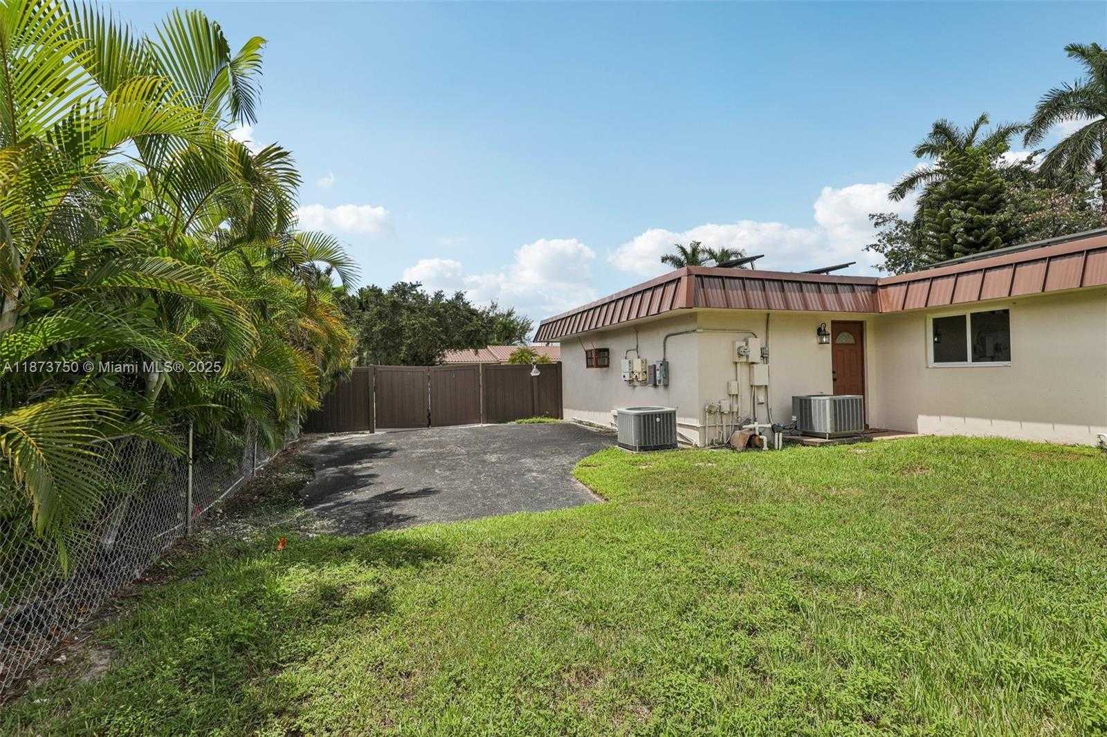 Small Image of 20 WEST TROPICAL WAY, Plantation Number 71