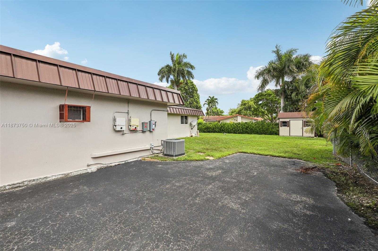 Small Image of 20 WEST TROPICAL WAY, Plantation Number 72