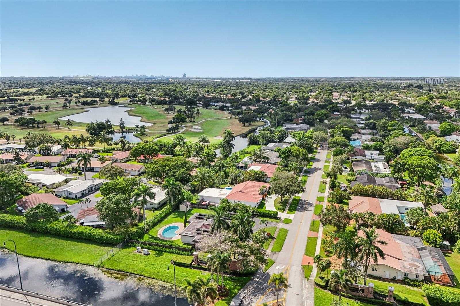 Small Image of 20 WEST TROPICAL WAY, Plantation Number 75