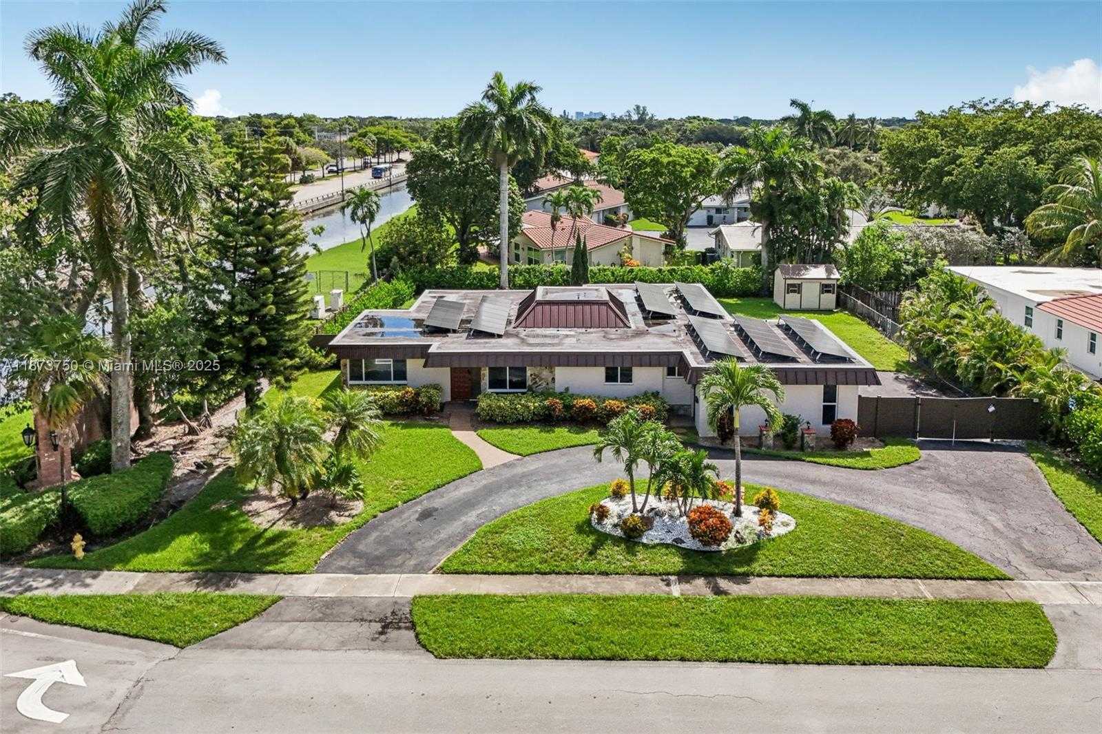 Small Image of 20 WEST TROPICAL WAY, Plantation Number 76
