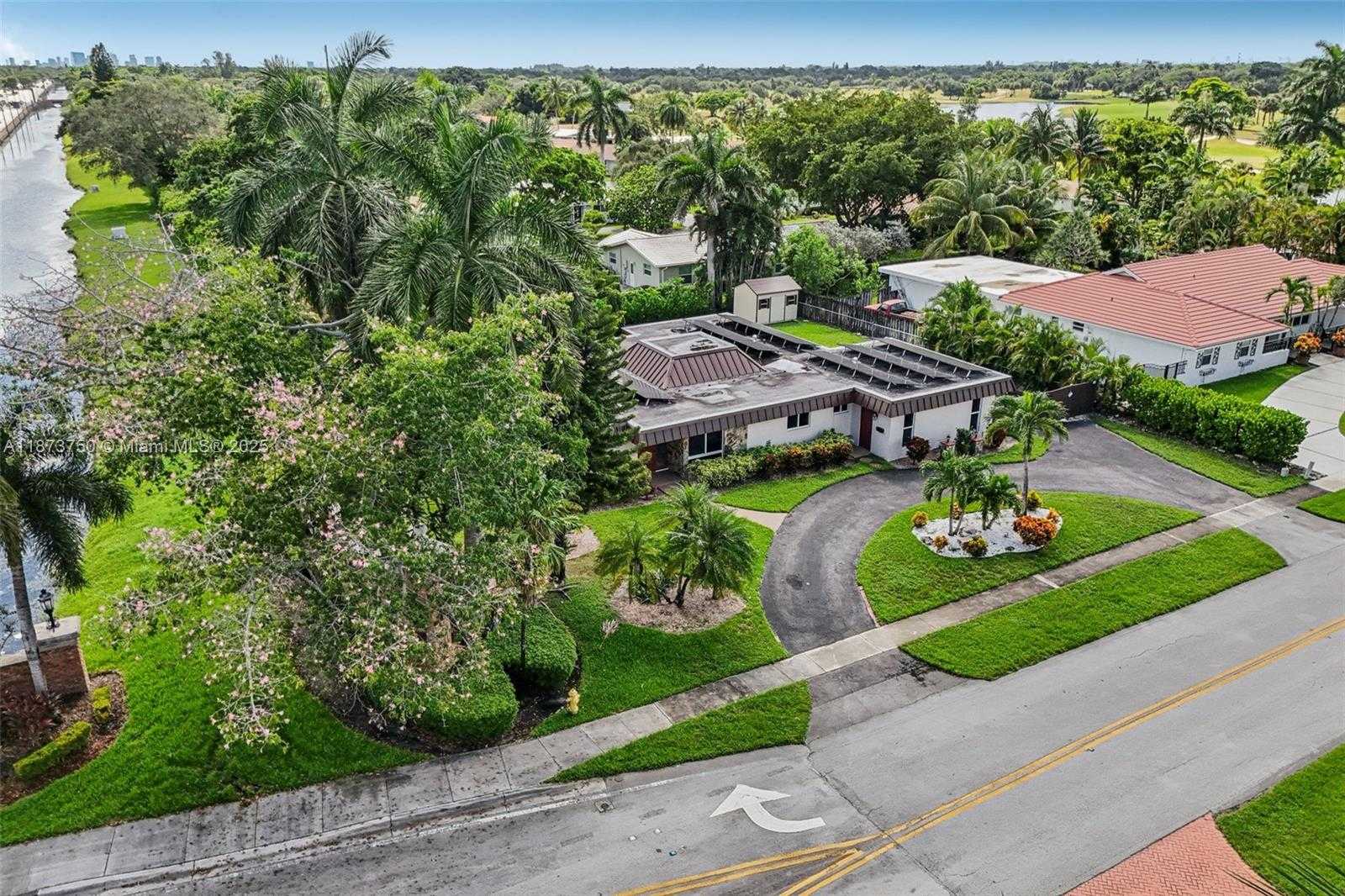 Small Image of 20 WEST TROPICAL WAY, Plantation Number 77