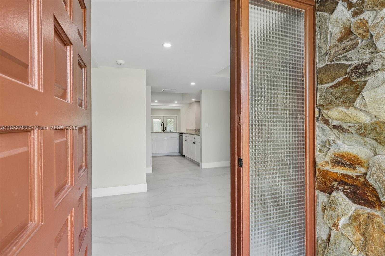 Small Image of 20 WEST TROPICAL WAY, Plantation Number 8
