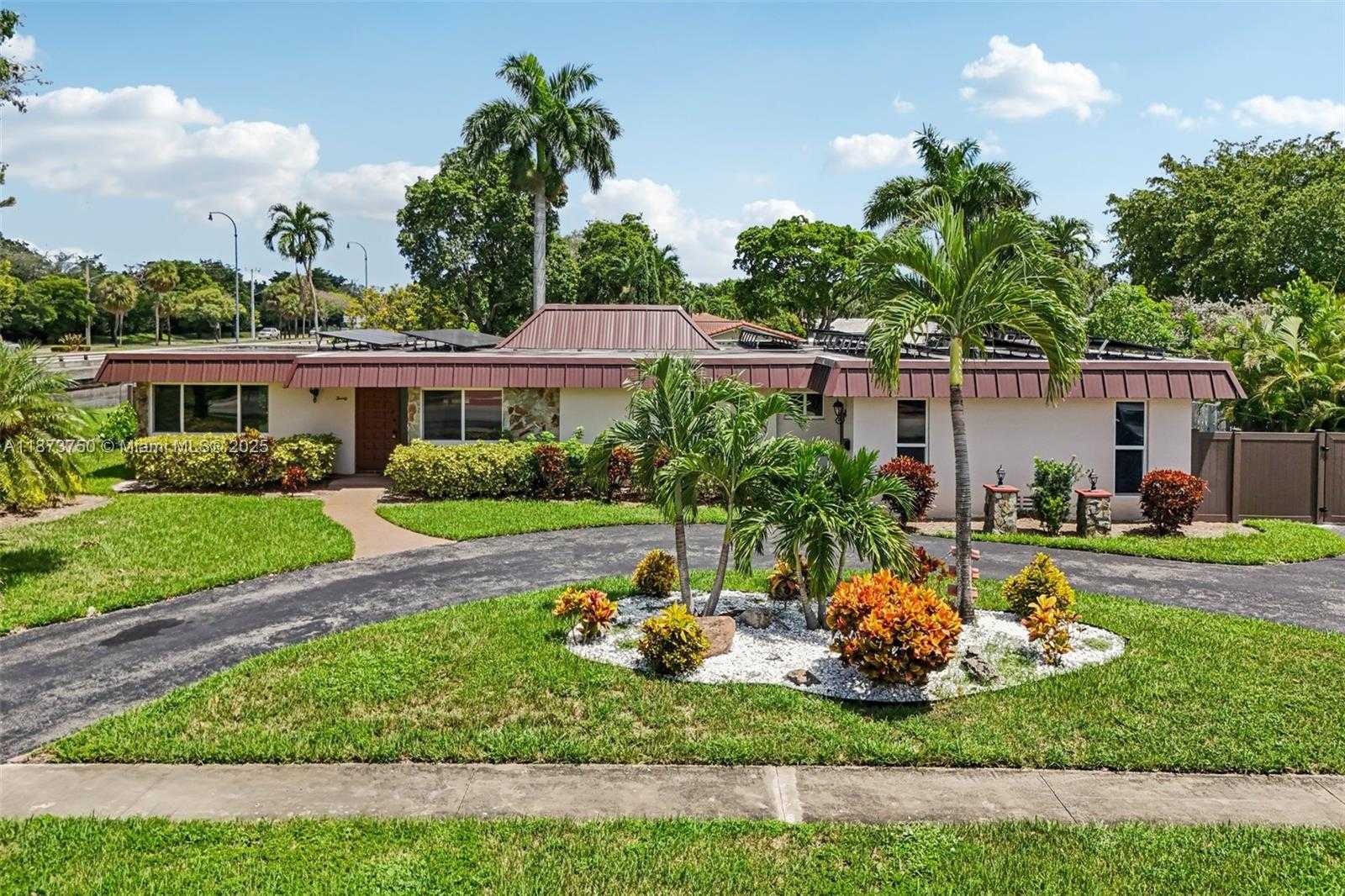 Small Image of 20 WEST TROPICAL WAY, Plantation Number 82