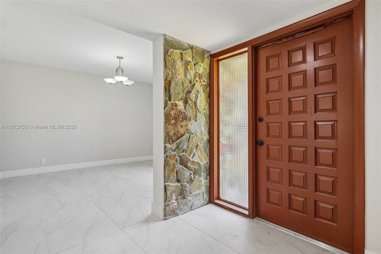 Small Image of 20 WEST TROPICAL WAY, Plantation Number 9