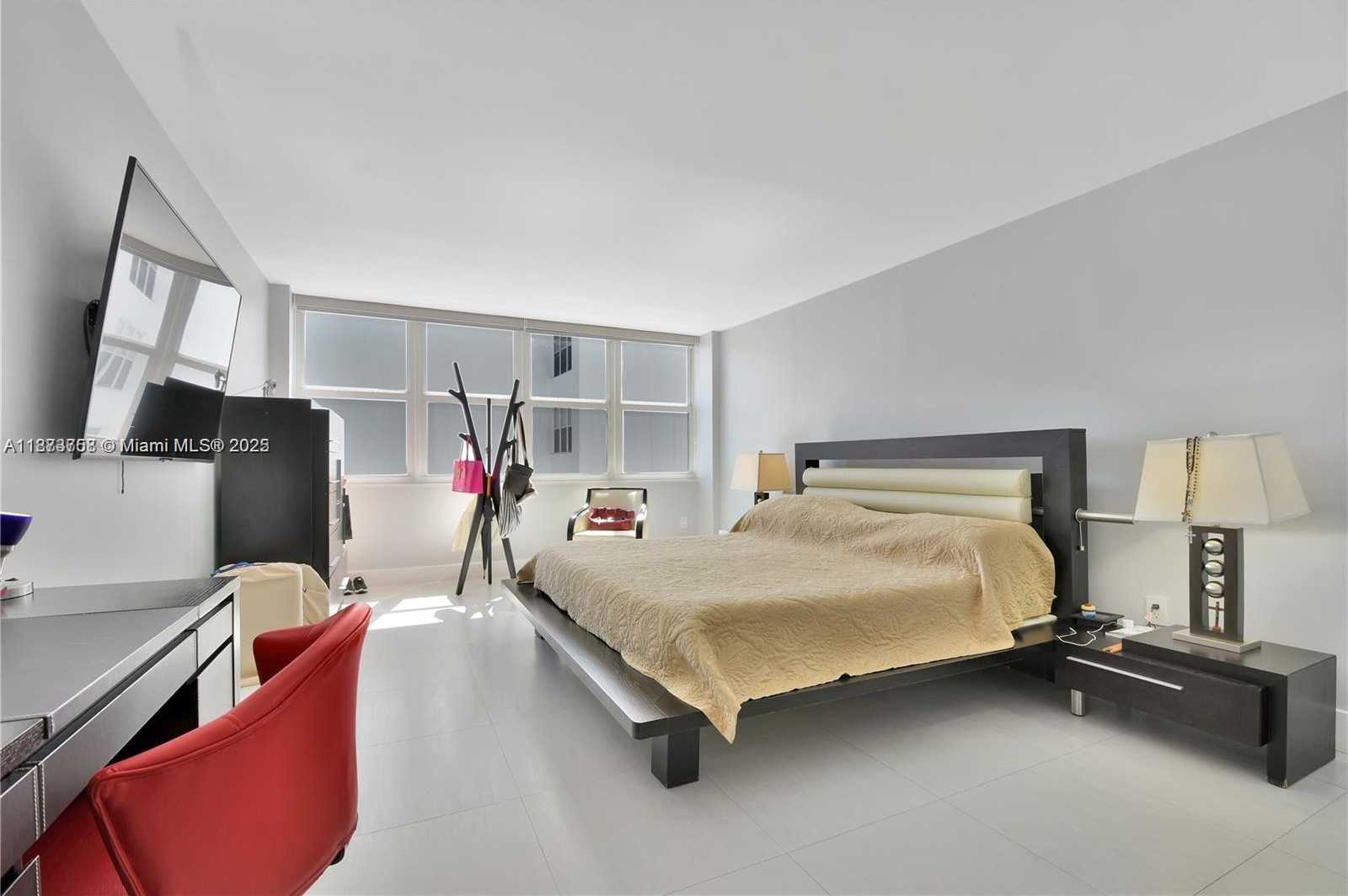 Small Image of 5750 COLLINS AVE #14A, Miami Beach Number 15
