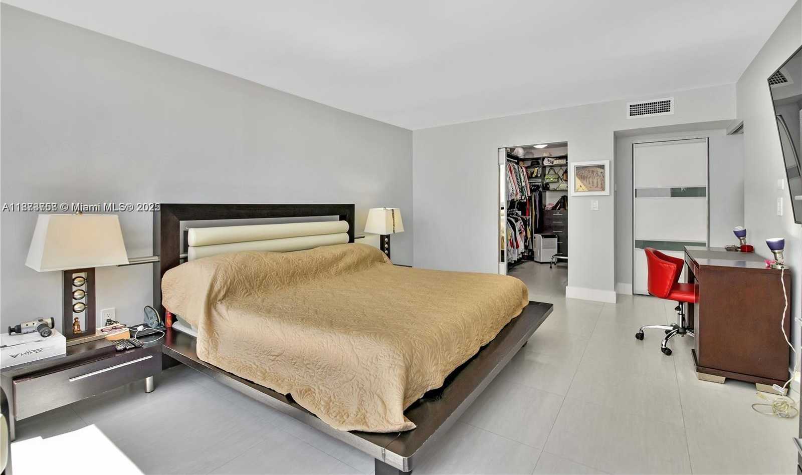 Small Image of 5750 COLLINS AVE #14A, Miami Beach Number 16