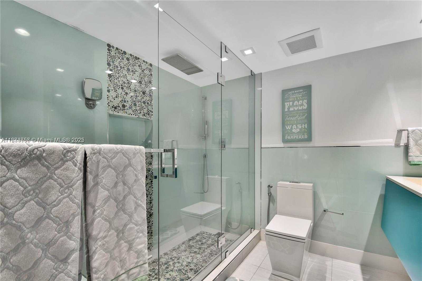 Small Image of 5750 COLLINS AVE #14A, Miami Beach Number 18