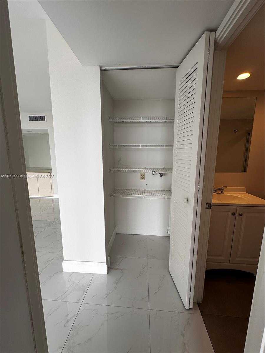 Small Image of 3731 NORTH COUNTRY CLUB DR #1926, Aventura Number 22