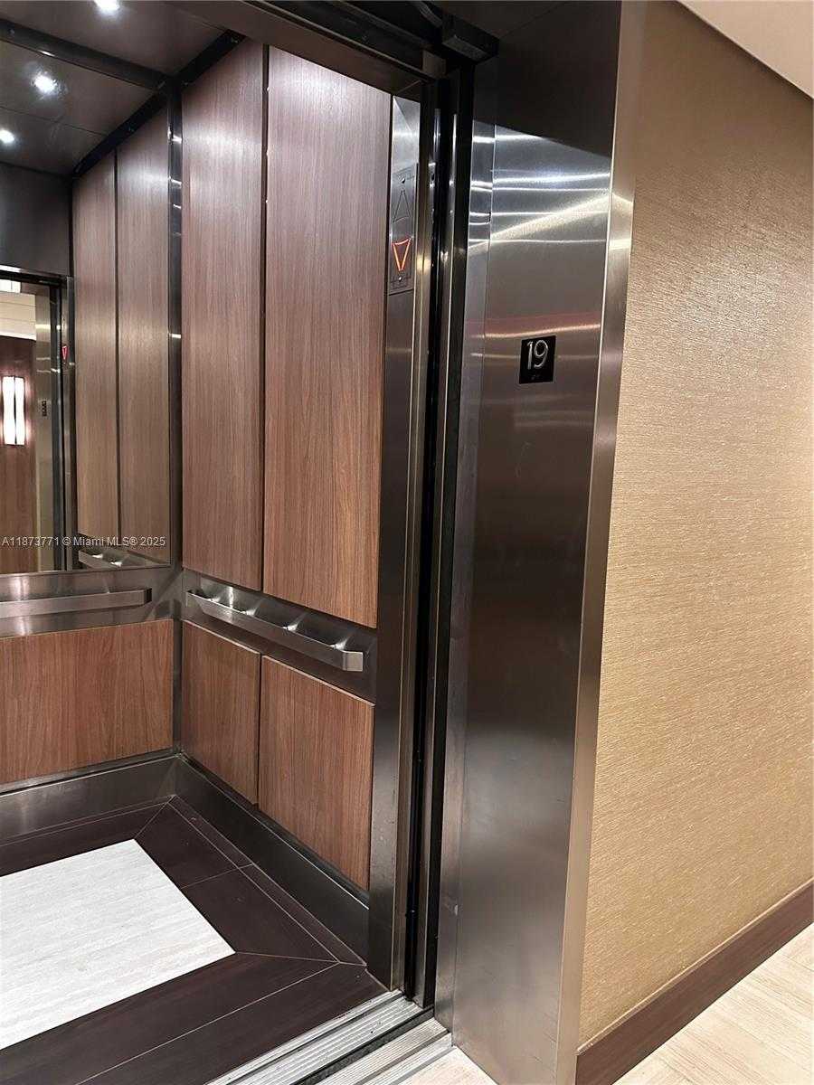 Small Image of 3731 NORTH COUNTRY CLUB DR #1926, Aventura Number 36