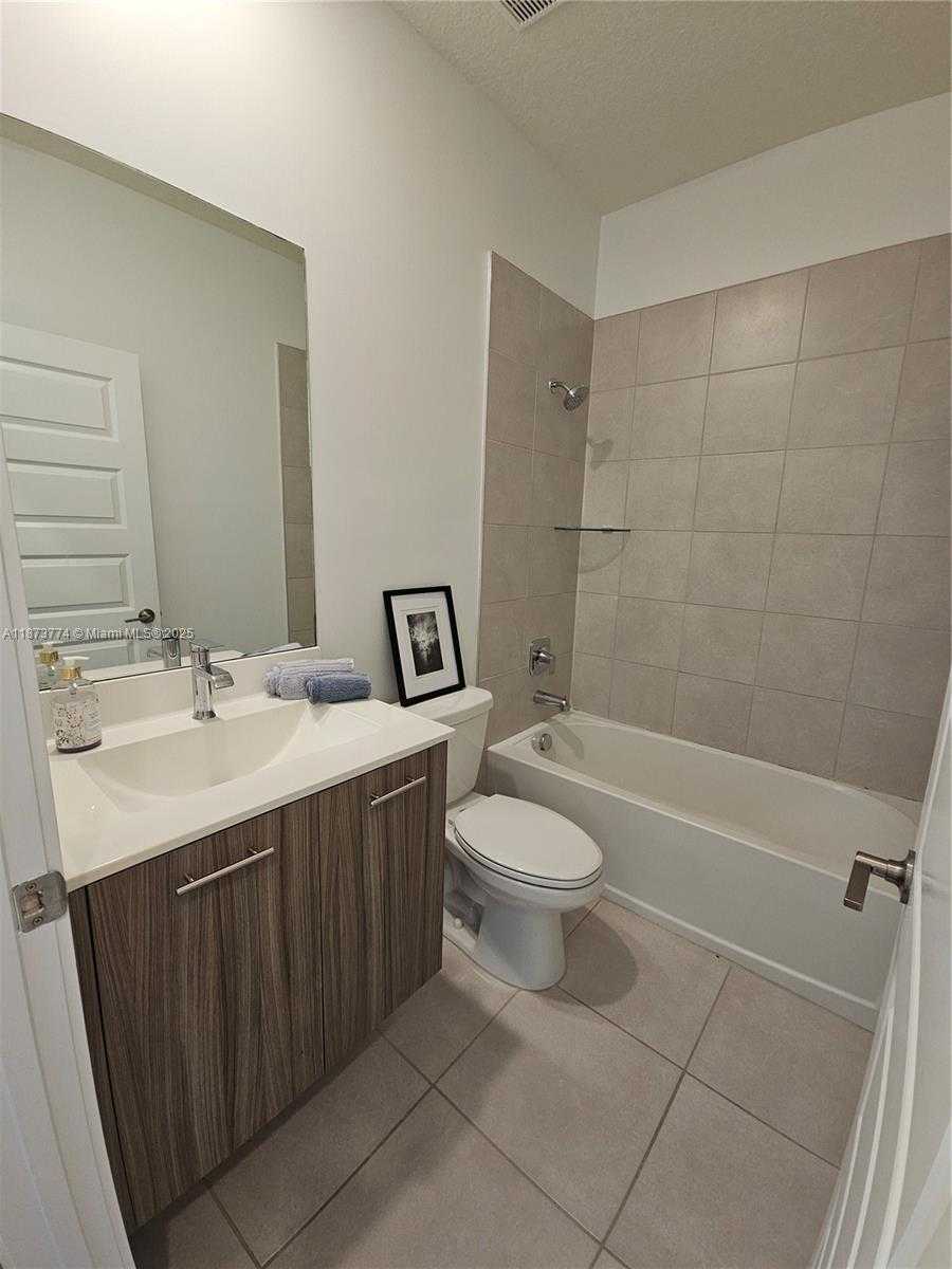 Small Image of 4640 NORTH WEST 84TH AVE #13, Doral Number 21