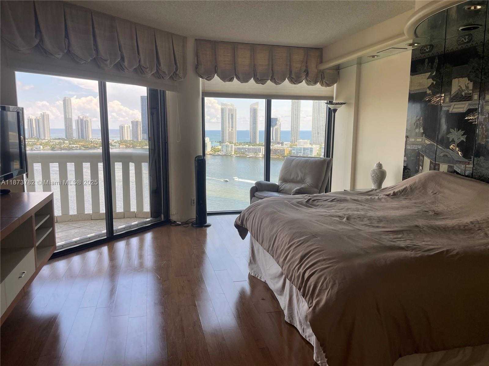 Small Image of 3000 ISLAND BLVD #2405, Aventura Number 12