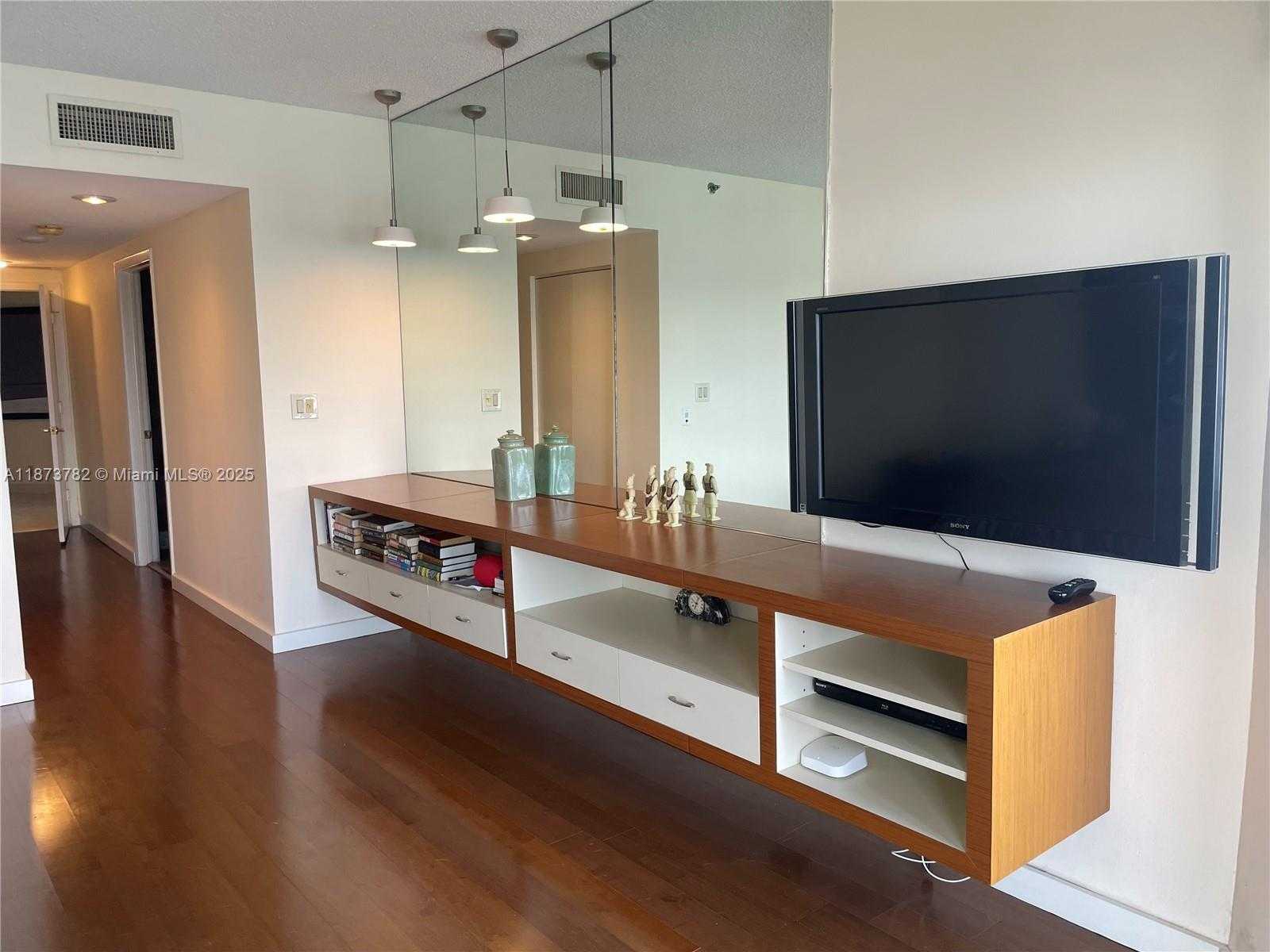 Small Image of 3000 ISLAND BLVD #2405, Aventura Number 13