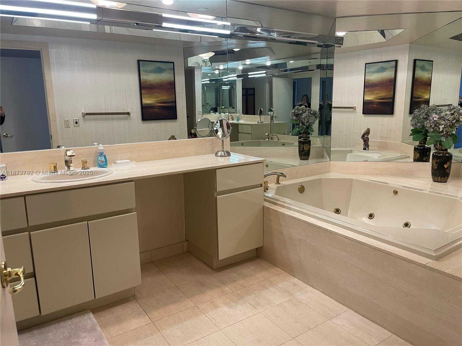 Small Image of 3000 ISLAND BLVD #2405, Aventura Number 14