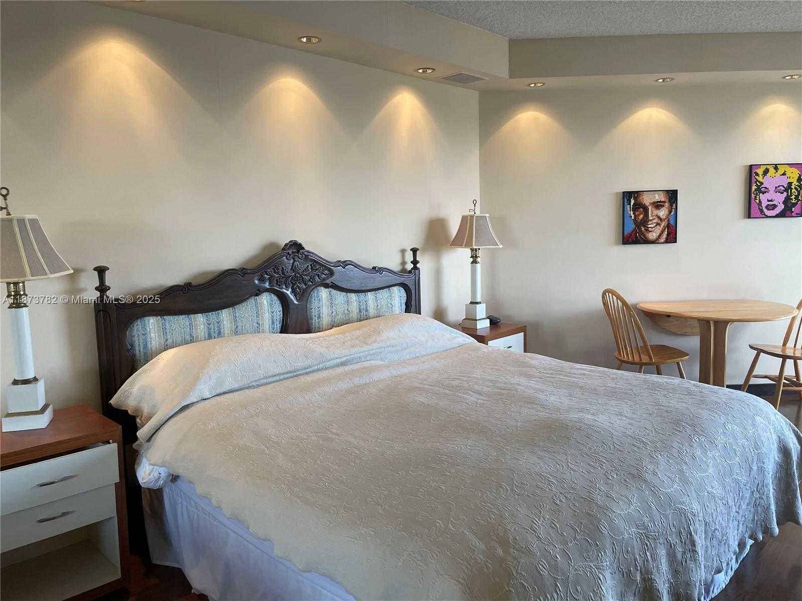Small Image of 3000 ISLAND BLVD #2405, Aventura Number 16