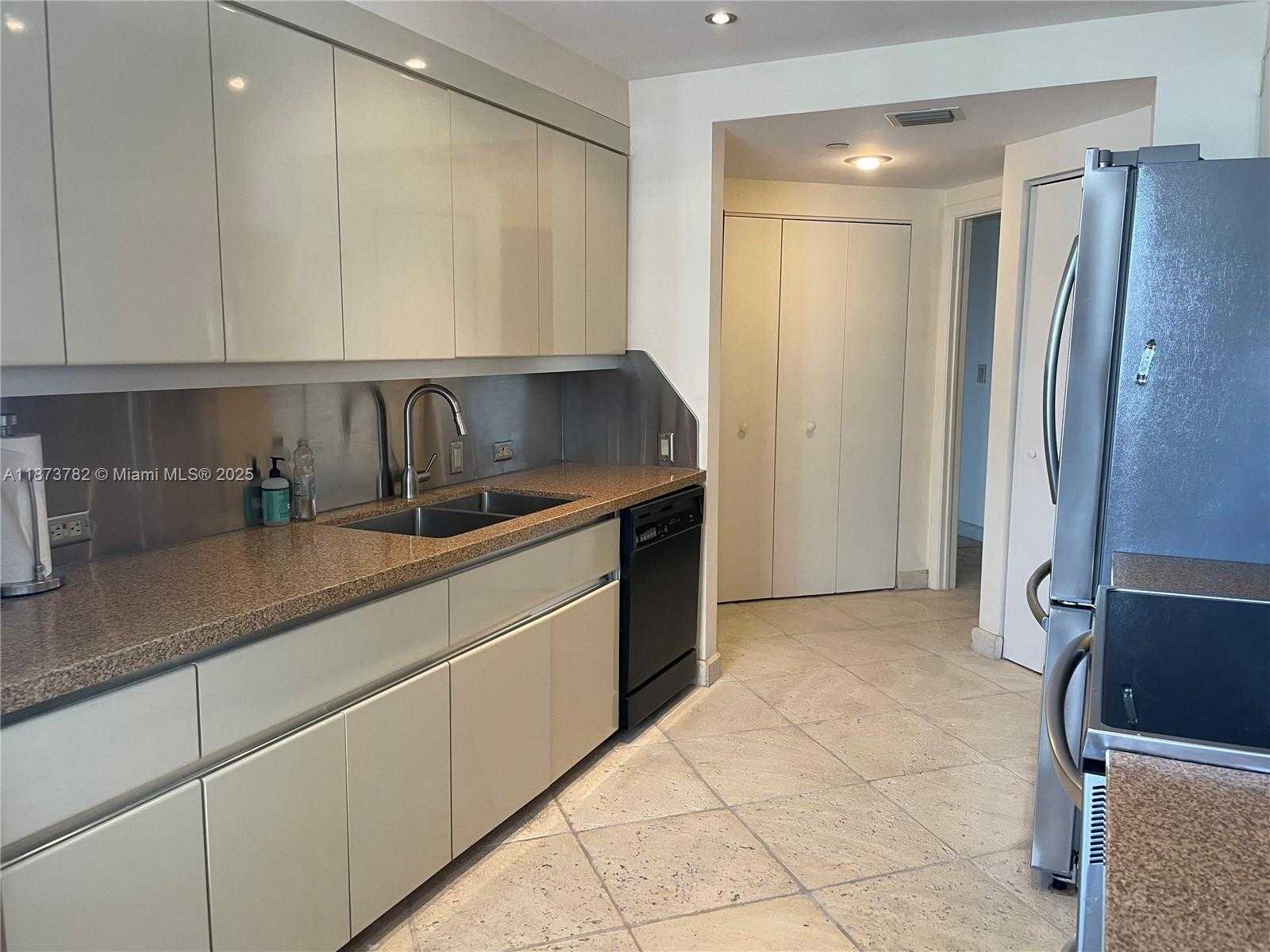 Small Image of 3000 ISLAND BLVD #2405, Aventura Number 9