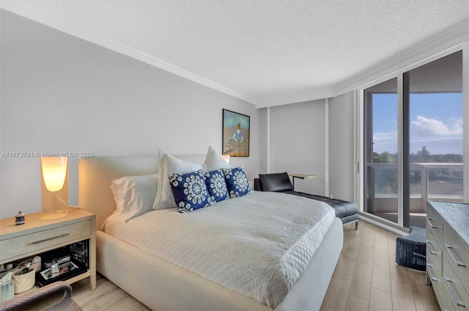 Small Image of 21050 POINT PL #605, Aventura Number 13