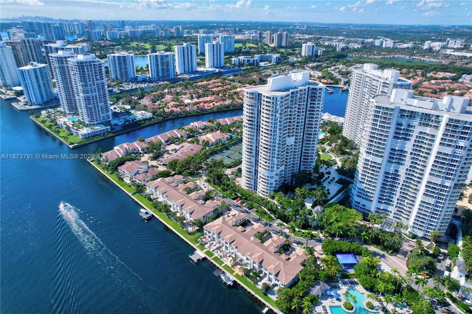 Small Image of 21050 POINT PL #605, Aventura Number 29