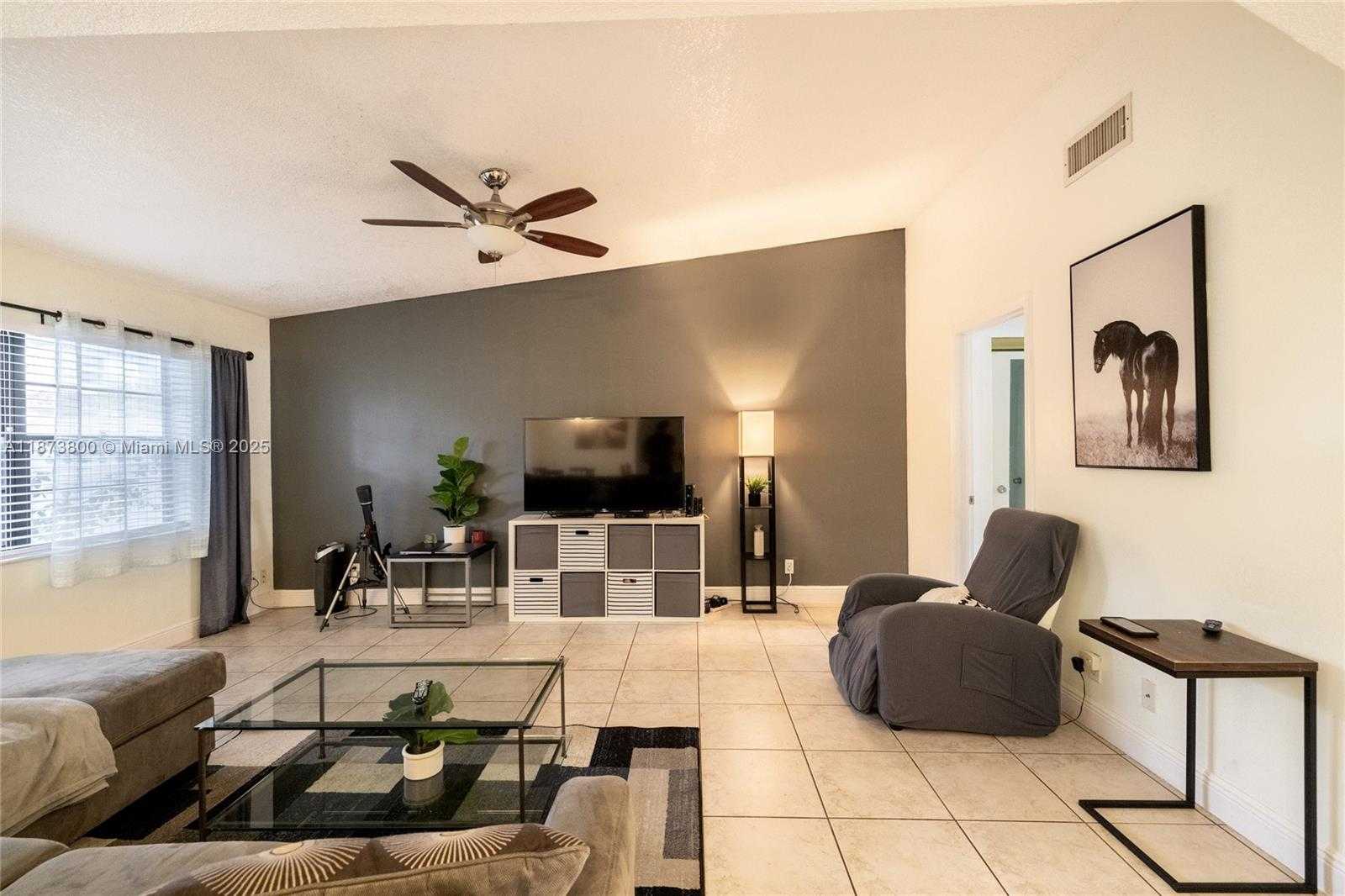Small Image of 10600 LA PLACIDA DR #10600, Coral Springs Number 2