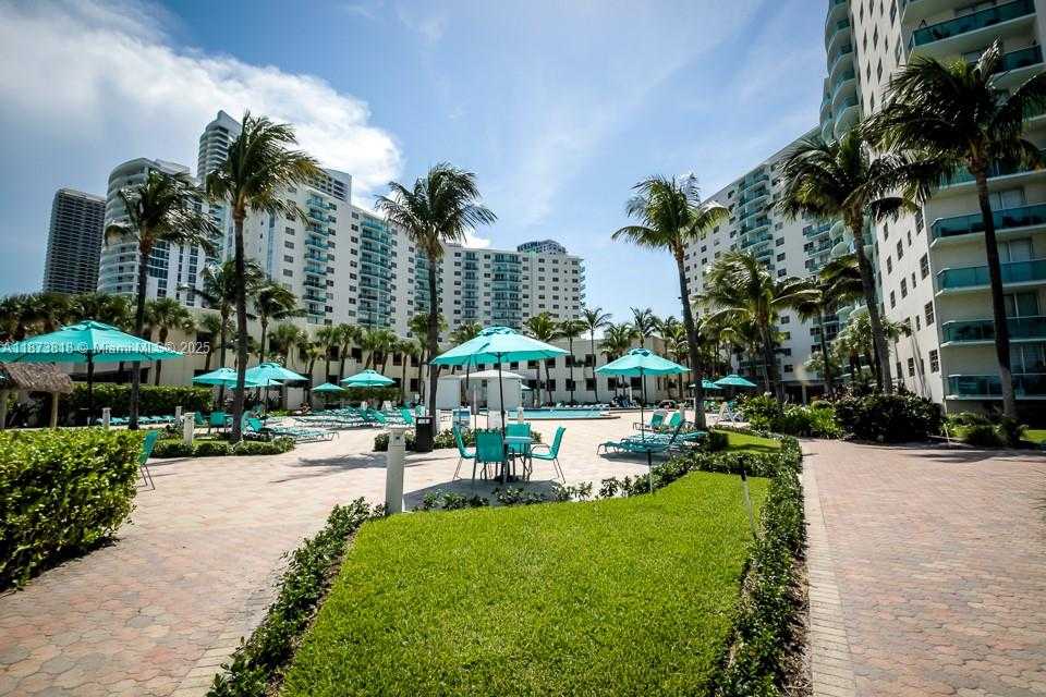 Small Image of Hollywood Number 11