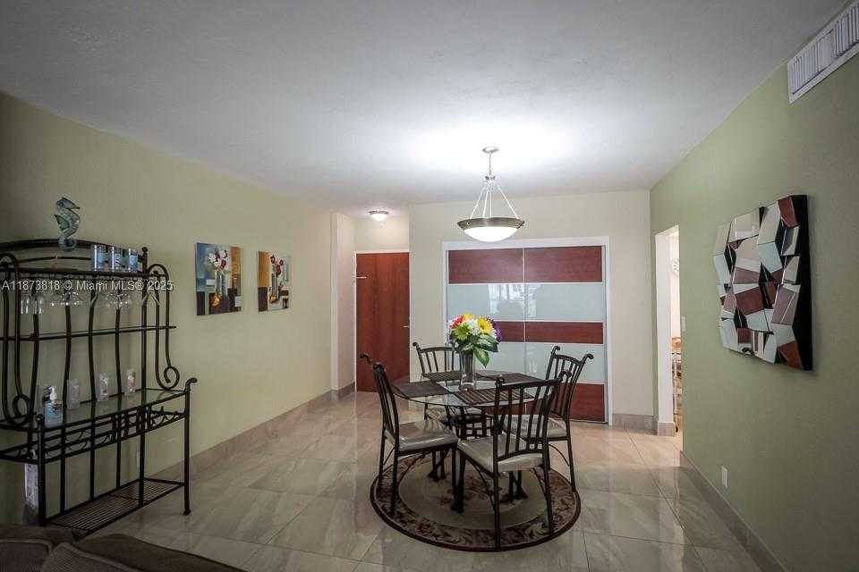 Small Image of Hollywood Number 15