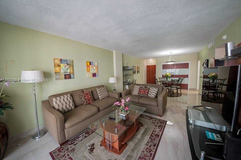 Small Image of Hollywood Number 17