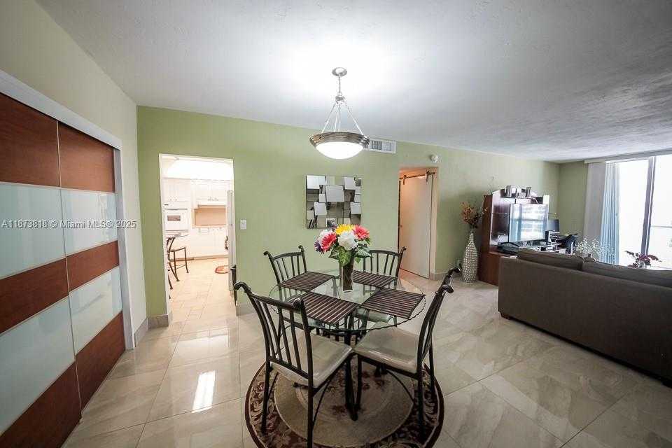 Small Image of Hollywood Number 20