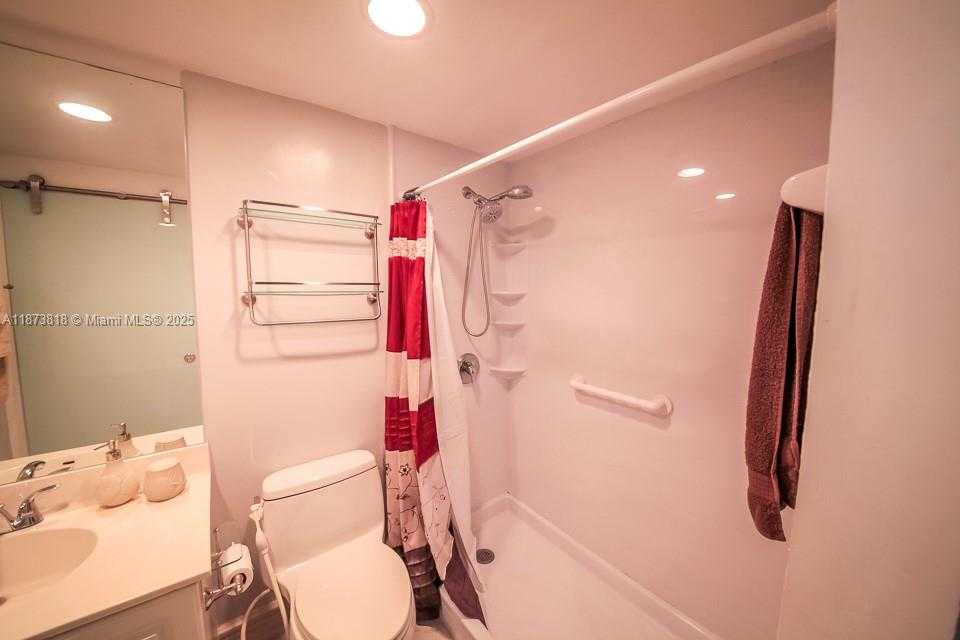 Small Image of Hollywood Number 24