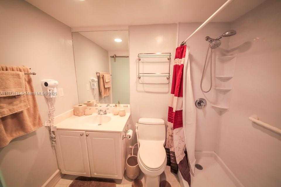 Small Image of Hollywood Number 25