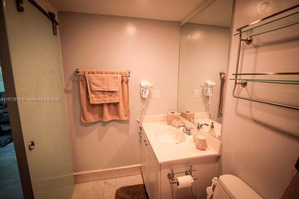 Small Image of Hollywood Number 30