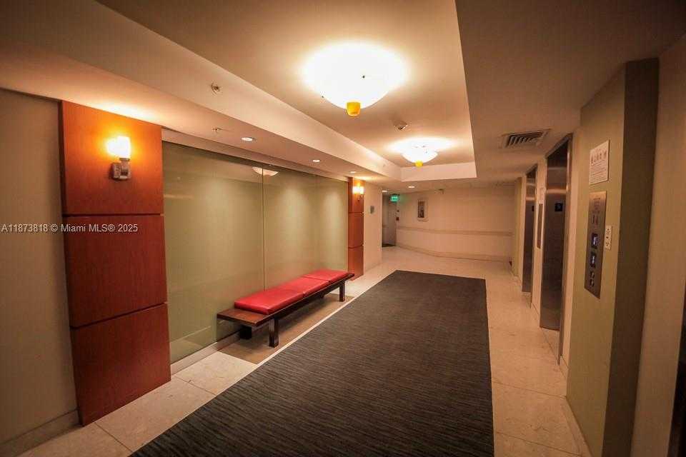 Small Image of Hollywood Number 31