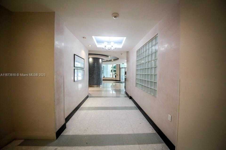 Small Image of Hollywood Number 33