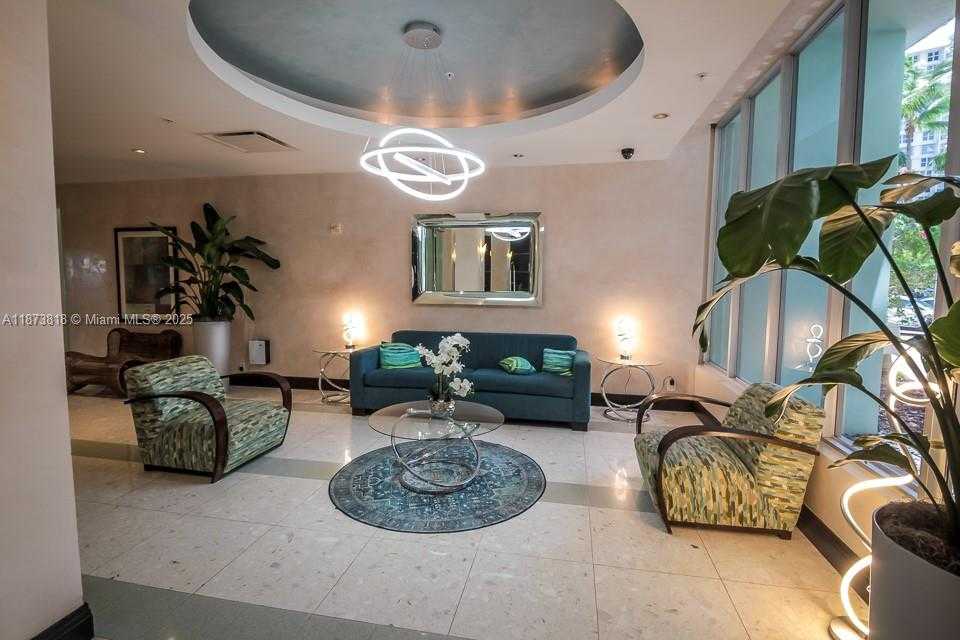 Small Image of Hollywood Number 35