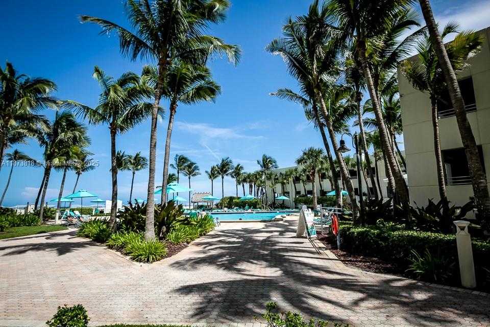 Small Image of Hollywood Number 40