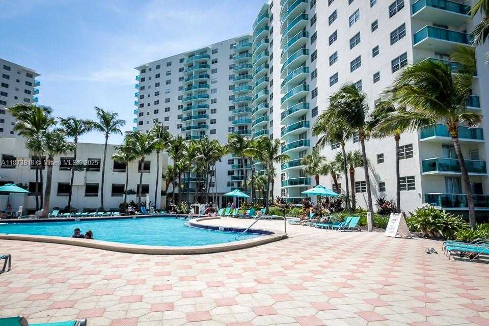 Small Image of Hollywood Number 5