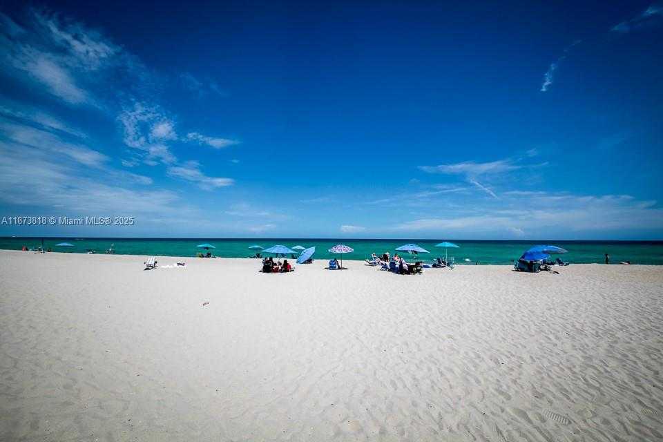 Small Image of Hollywood Number 7