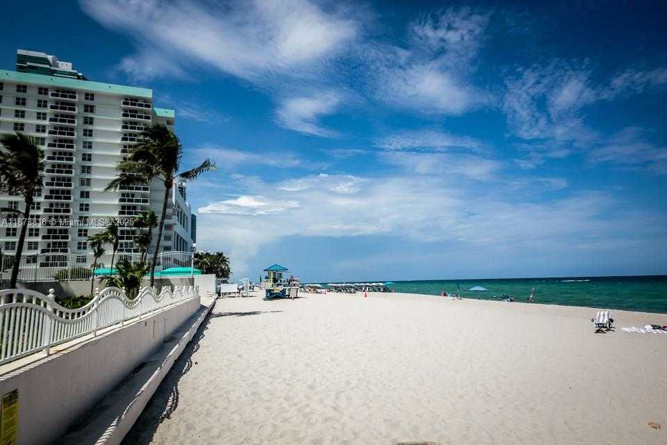 Small Image of Hollywood Number 9