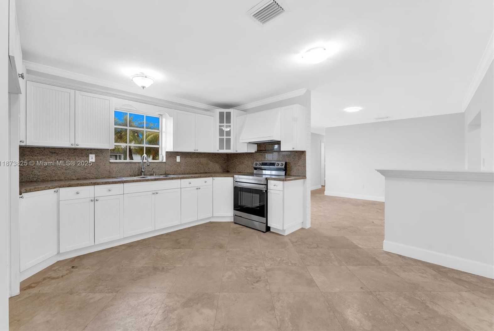 Small Image of 7920 NORTH WEST 171ST ST, Hialeah Number 10