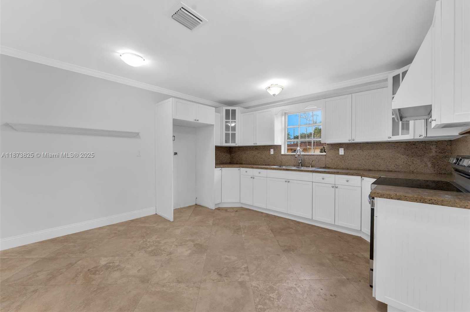 Small Image of 7920 NORTH WEST 171ST ST, Hialeah Number 12