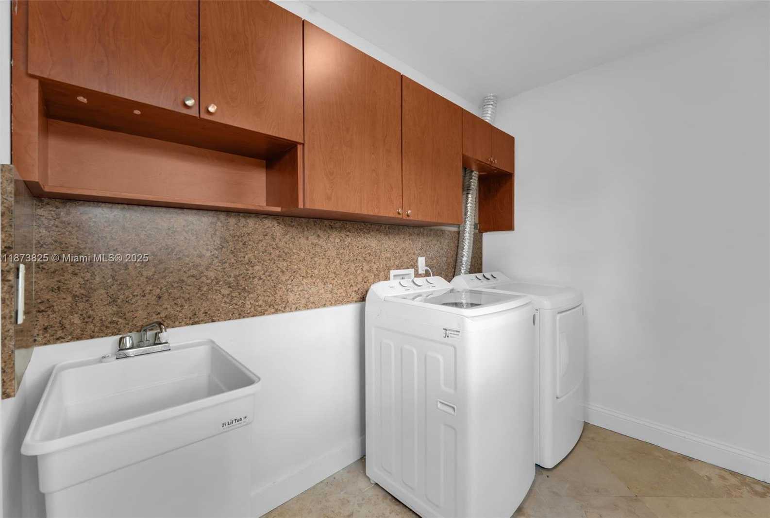 Small Image of 7920 NORTH WEST 171ST ST, Hialeah Number 15