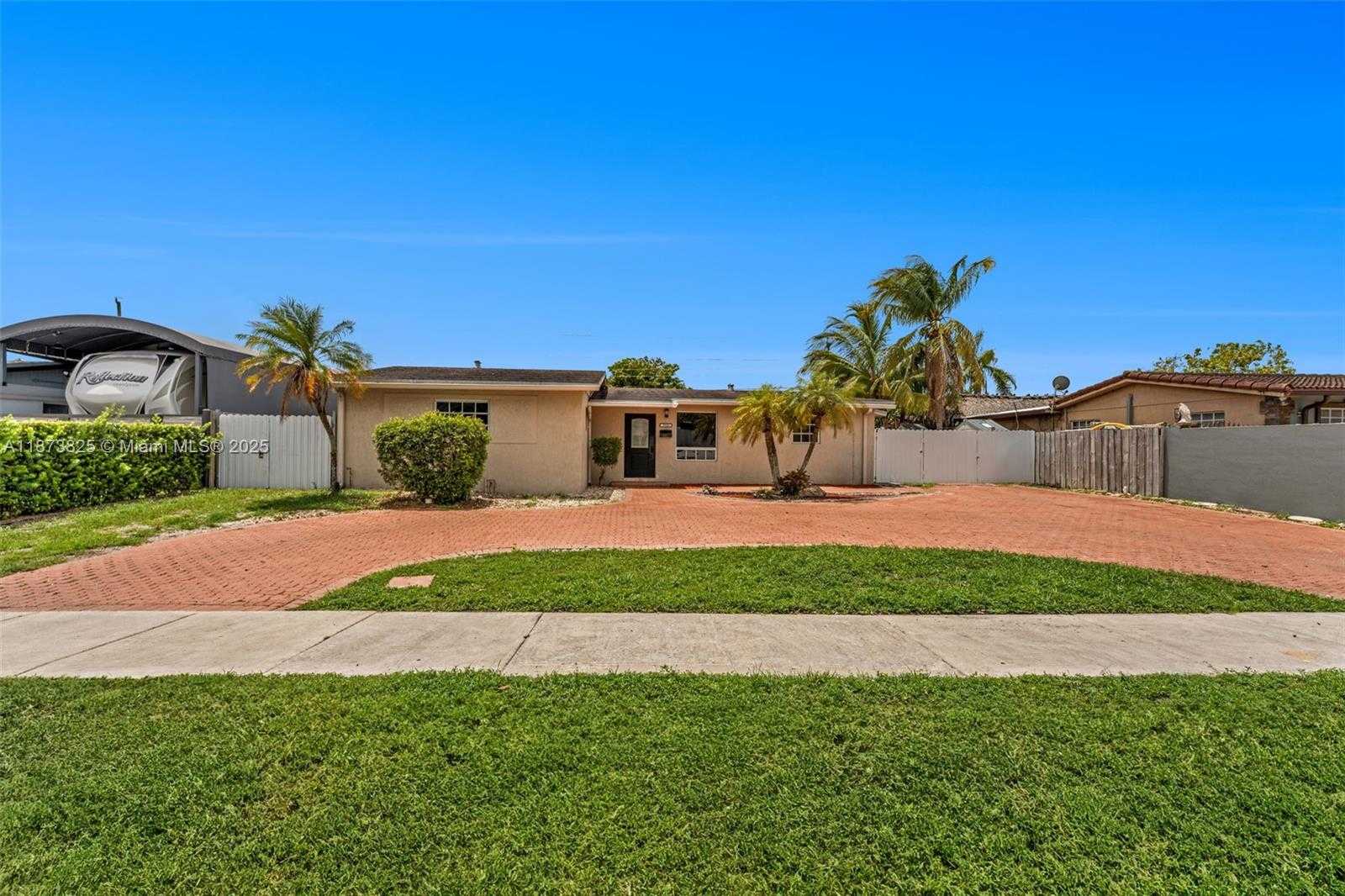 Small Image of 7920 NORTH WEST 171ST ST, Hialeah Number 2